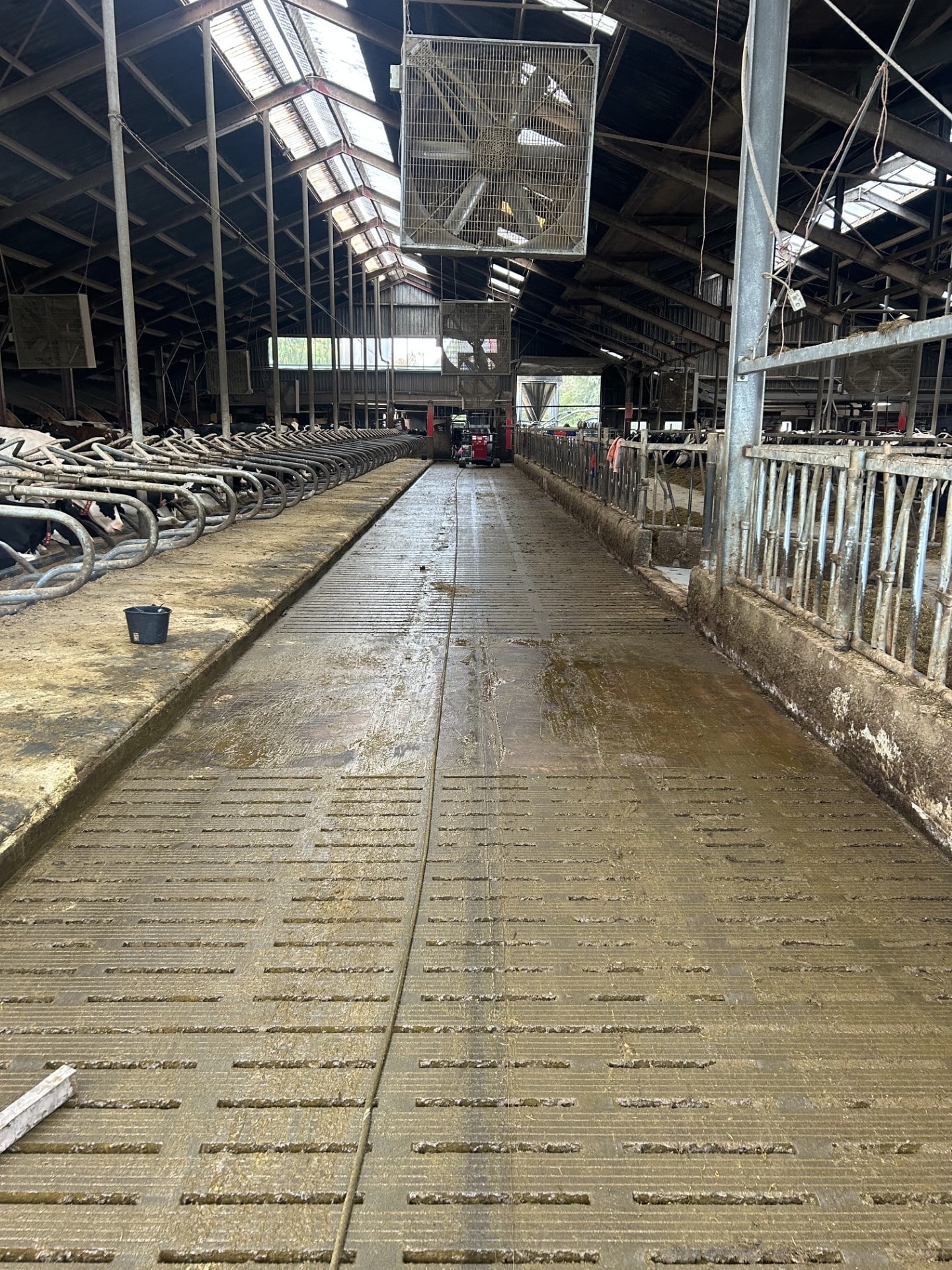 Voorbereiding bestaande stalvloer voor V1 Groove installatie